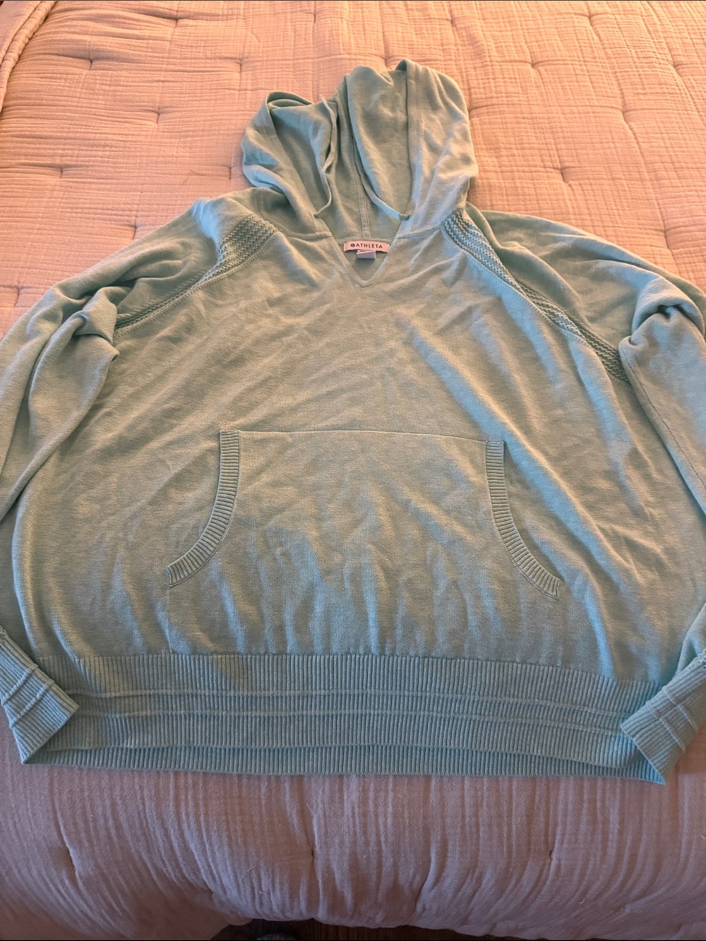 Gently worn Women’s Athleta Light Aqua Green Pullover Hoodie. Size 2X